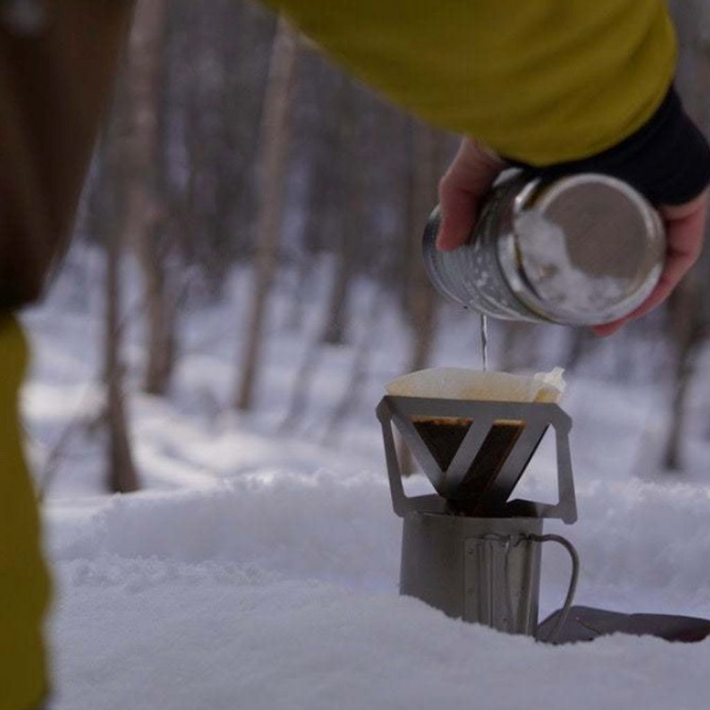 Using the Munieq stainless steel tetra drip filter outdoors in the snow