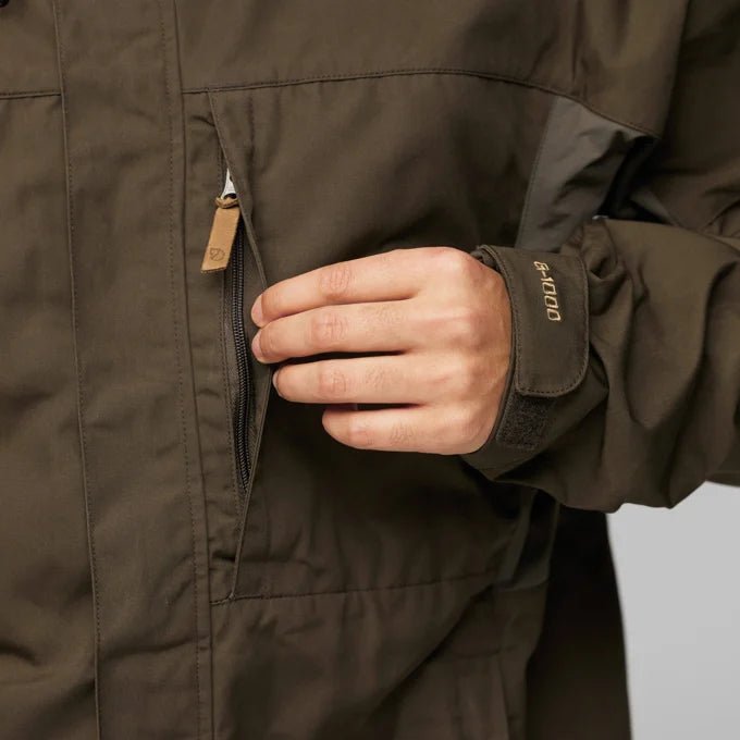 Fjallraven Men's Kaipak Jacket Model Close Up Zip Pocket
