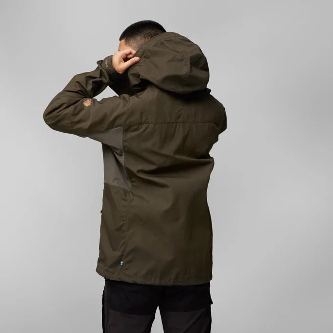 Fjallraven Men's Kaipak Jacket Model Side Hood Up
