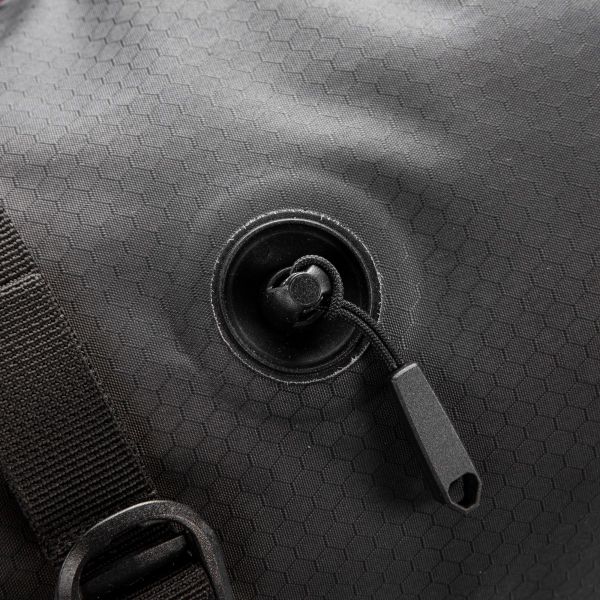 ORTLIEB_Seat_Pack_QR_Quick_Release_Detail Black