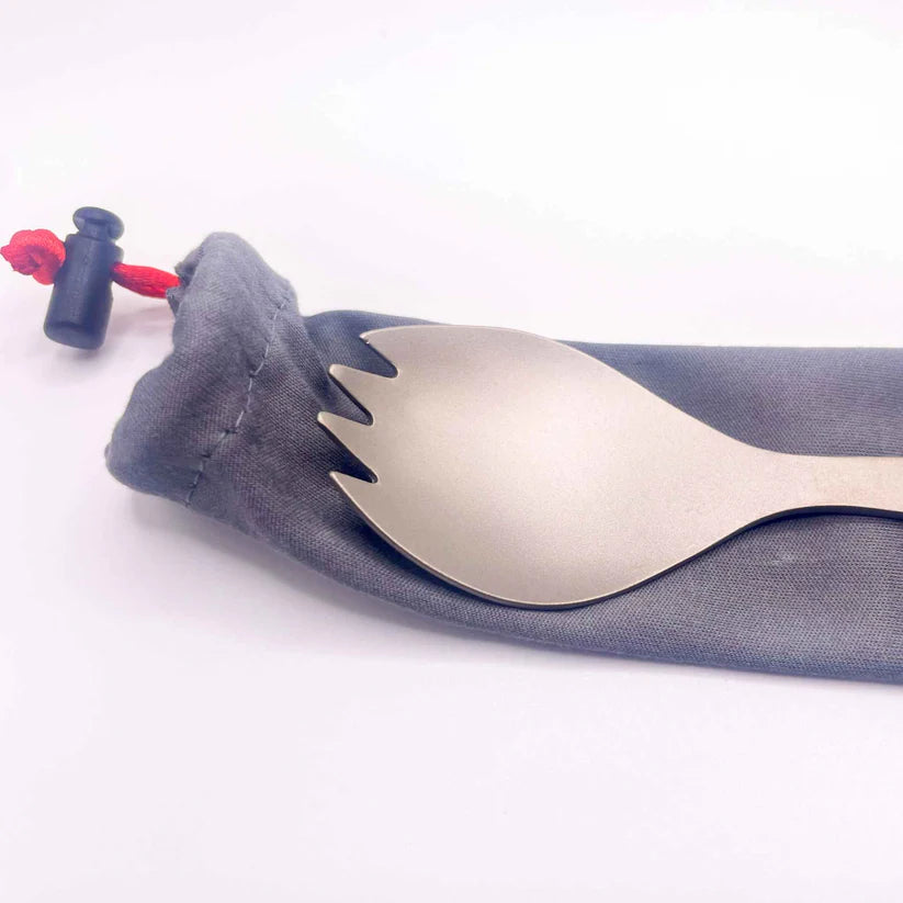 flipfuel-titanium-spork-matte-silver-close-up-spoon-fork